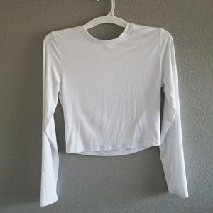 White cropped long-sleeved shirt